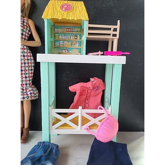 Barbie Veterinarian Lot USED, READ DESCRIPTION - Picture 3 of 10